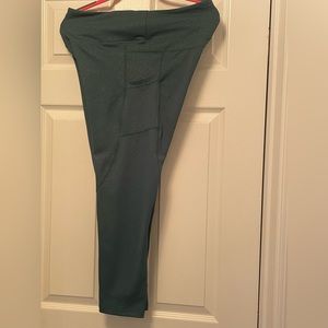 Zyia active 3/4 green leggings